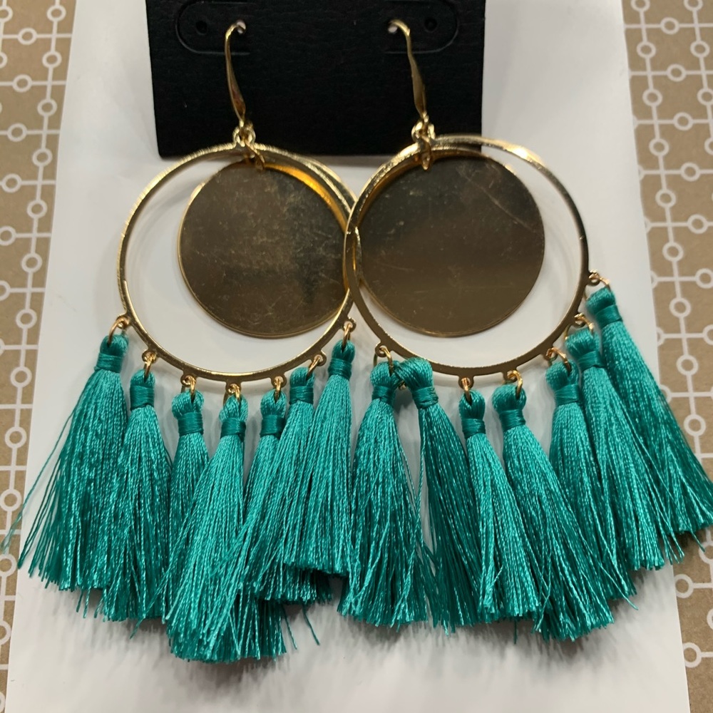 STEVE MADDEN DANGLING EARRINGS - Picture 2 of 2